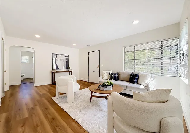 Photo 4 of Single family home for sale at 948 NE 6th Street, Ocala, FL 34470 | MLS# V4949632 | Listing updated on 2026-09-17