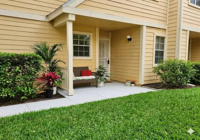 Photo 3 of Condo for sale at 3612 Pine Knot Dr, Valrico, FL 33596 | MLS# TB8518508 | Listing updated on 2026-09-15