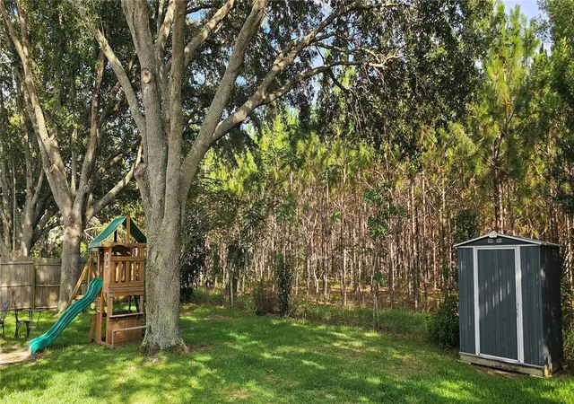3rd image of 1068 Vanderbilt Dr, Eustis, FL 32726 | MLS# O6416251
