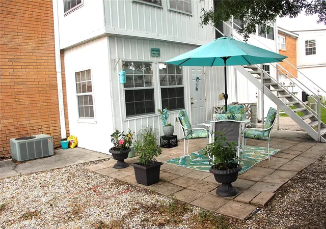 Listing Photo 3 - Condo for sale in building located at 4158 Tamiami Trl, Port Charlotte, FL 33952 - Unit #B6