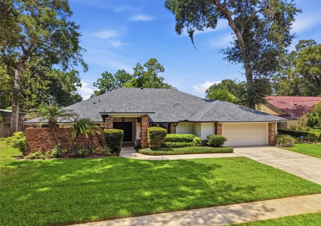 2nd image of 2309 Sweetwater Country Club Pl Dr, Apopka, FL 32712 | MLS# V4949635