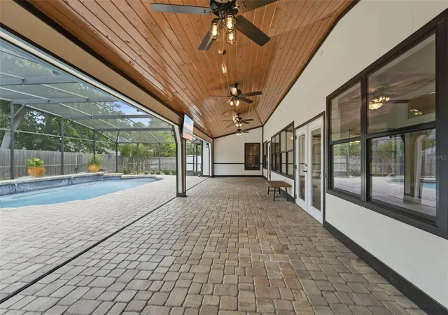 4th image of 2309 Sweetwater Country Club Pl Dr, Apopka, FL 32712 | MLS# V4949635