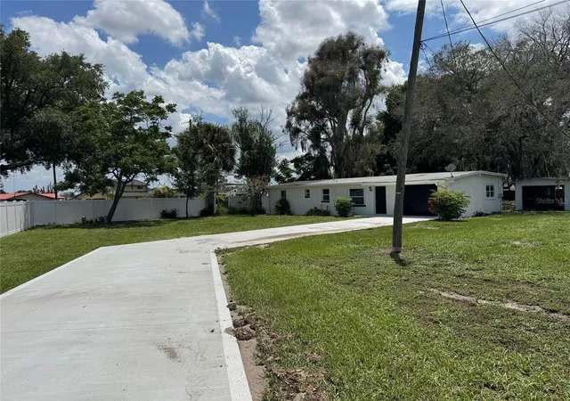 Photo 1 of Single family home for sale at 2121 Greenway Dr, Winter Haven, FL 33881 | MLS# O6416319 | Listing updated on 2026-09-19