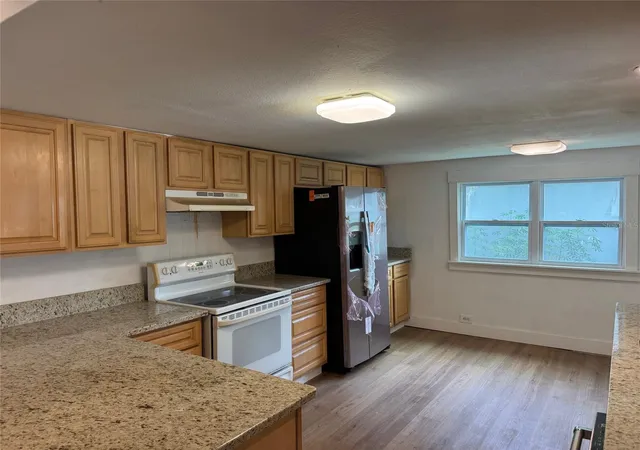 Photo 3 of Single family home for sale at 2121 Greenway Dr, Winter Haven, FL 33881 | MLS# O6416319 | Listing updated on 2026-09-19
