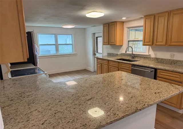 Photo 3 of Single family home for sale at 2121 Greenway Dr, Winter Haven, FL 33881 | MLS# O6416319 | Listing updated on 2026-09-19