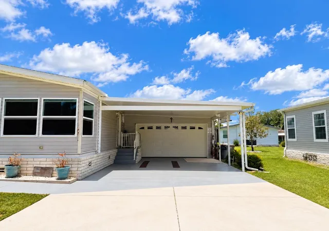 Photo 3 of Manufactured home for sale at 165 Sago Palm Dr, Leesburg, FL 34748 | MLS# R4911435 | Listing updated on 2026-10-22