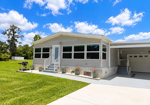 Photo 3 of Manufactured home for sale at 165 Sago Palm Dr, Leesburg, FL 34748 | MLS# R4911435 | Listing updated on 2026-10-22