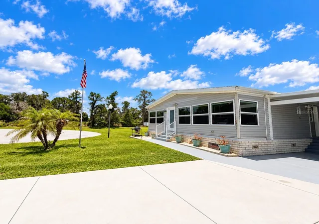 Photo 4 of Manufactured home for sale at 165 Sago Palm Dr, Leesburg, FL 34748 | MLS# R4911435 | Listing updated on 2026-10-22