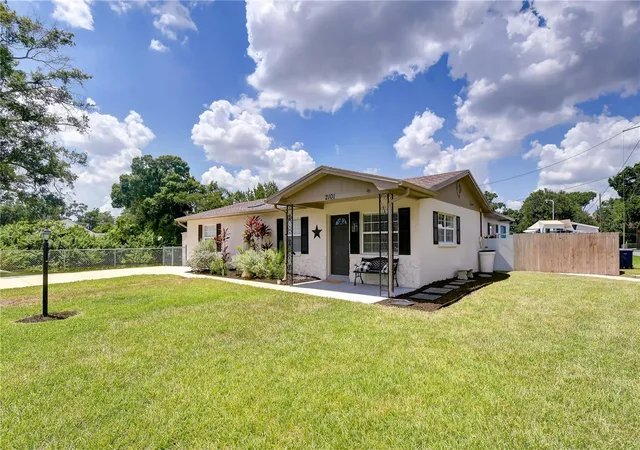 Photo 1 of Single family home for sale at 2101 W Hamilton Ave, Tampa, FL 33604 | MLS# TB8518595 | Listing updated on 2026-09-14