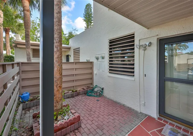 3rd image of 647 Woodlawn Dr, BRADENTON, FL 34210
