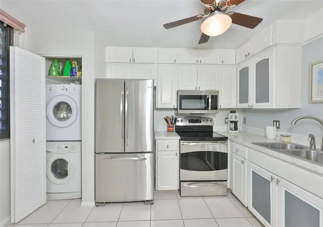 4th image of 647 Woodlawn Dr, BRADENTON, FL 34210