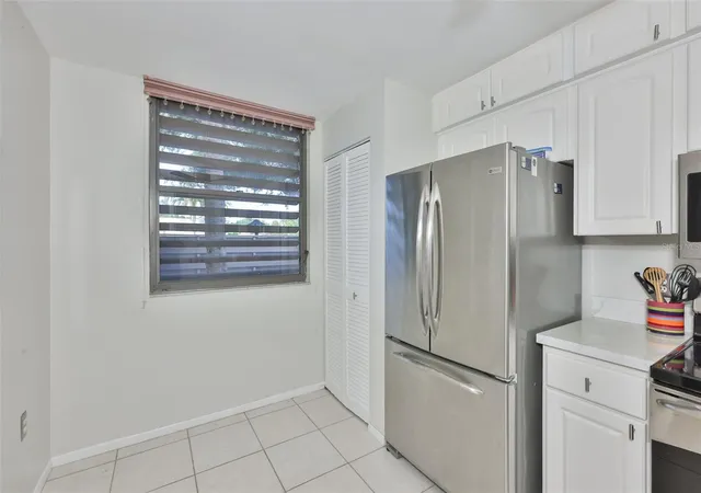 5th image of 647 Woodlawn Dr, BRADENTON, FL 34210