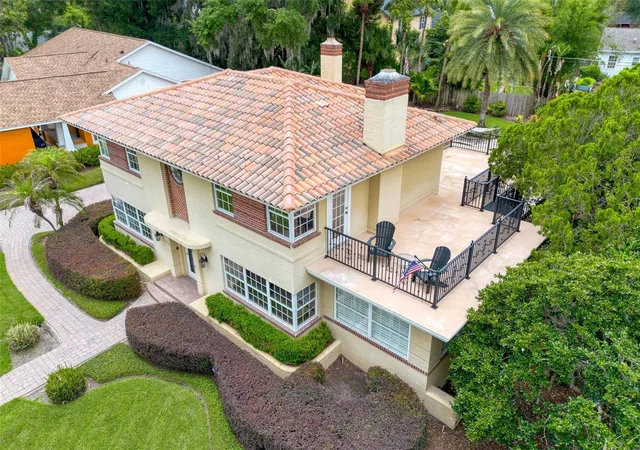 Photo 3 of Single family home for sale at 830 Lake Davis Dr, Orlando, FL 32806 | MLS# O6416350 | Listing updated on 2026-09-12