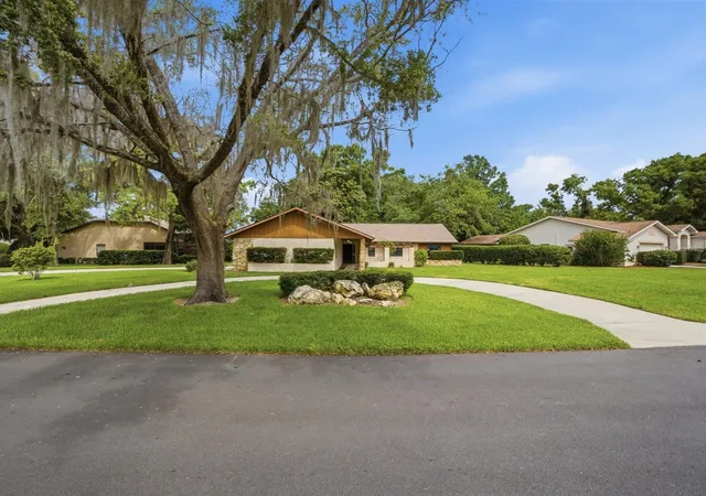 Homes for sale in Homosassa, FL | 4 Redbay Ct E, Homosassa, FL 34446 | MLS# W7886679