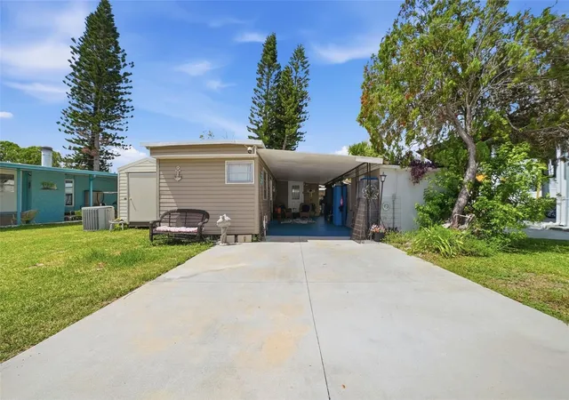 Photo 2 of Manufactured home for sale at 6439 Tower Dr, Hudson, FL 34667 | MLS# W7886682 | Listing updated on 2026-08-16