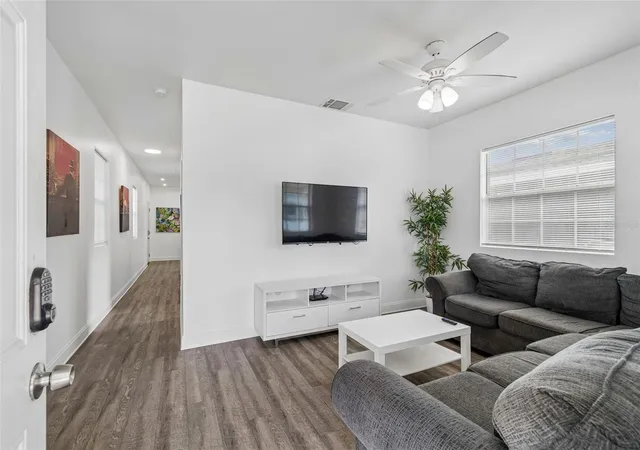 Photo 2 of Single family home for sale at 1406 E 23rd Avenue, Tampa, FL 33605 | MLS# TB8518643 | Listing updated on 2026-09-30
