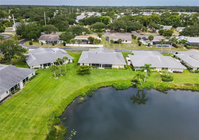 Photo 4 of House for sale at 4136 Bowling Green Cir #23, Sarasota, FL 34233 | MLS# A4696926 | Listing updated on 2026-09-04