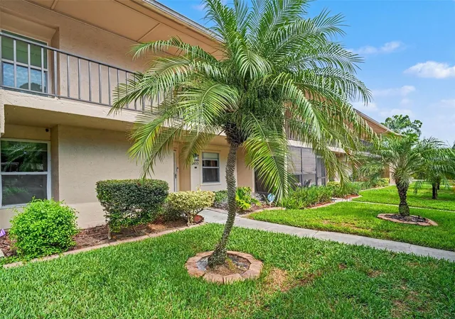Photo 2 of Condo for sale at 2653 Woodgate Ln #E-3, Sarasota, FL 34231 | MLS# A4696931 | Listing updated on 2026-09-15