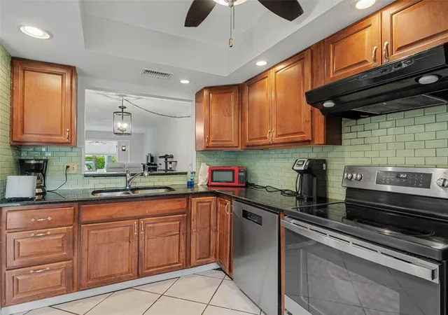 Listing Photo 4 - Condo for sale in building located at 2653 Woodgate Ln, SARASOTA, FL 34231 - Unit #E-3