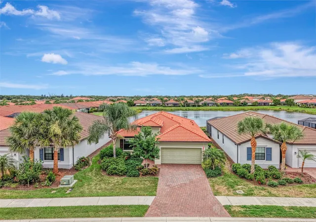 Photo 2 of Sale Pending at 9903 Wingood Dr, Venice, FL 34292 | MLS# N6144694 | Listing updated on 2026-10-15