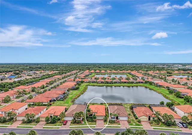 Photo 3 of Sale Pending at 9903 Wingood Dr, Venice, FL 34292 | MLS# N6144694 | Listing updated on 2026-10-15