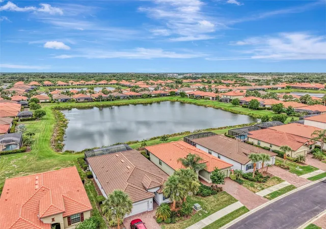 Photo 3 of Sale Pending at 9903 Wingood Dr, Venice, FL 34292 | MLS# N6144694 | Listing updated on 2026-10-15