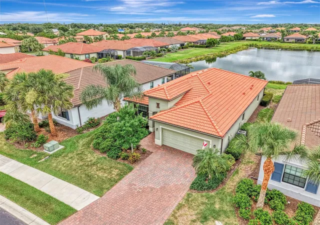 Photo 4 of Sale Pending at 9903 Wingood Dr, Venice, FL 34292 | MLS# N6144694 | Listing updated on 2026-10-15