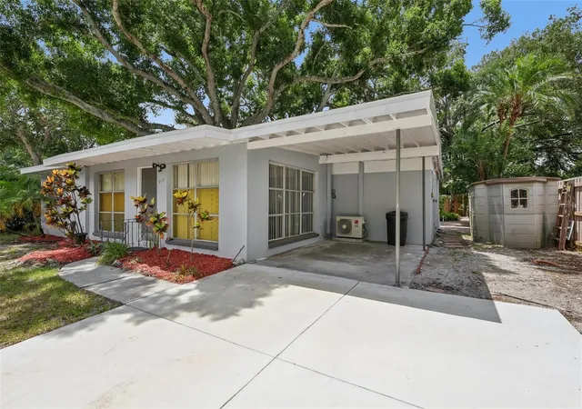 2nd image of 2117 Barcelona Dr, Clearwater, FL 33764 | MLS# TB8518683