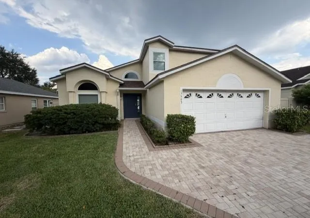 Photo 3 of Single family home for sale at 13505 Mallard Cvs Blvd, Orlando, FL 32837 | MLS# O6416406 | Listing updated on 2026-09-30