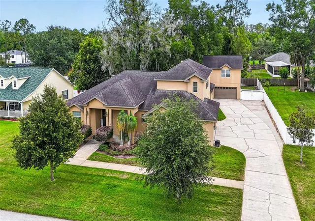 Photo 2 of Single family home for sale at 32449 Laurel Ct, San Antonio, FL 33576 | MLS# TB8518690 | Listing updated on 2026-10-09