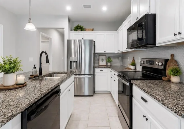 5th image of 18307 Turning Leaf Cir, Land O Lakes, FL 34638 | MLS# W7886687