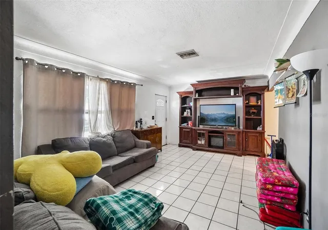 Photo 4 of Sale Pending at 3211 30th Street N, St Petersburg, FL 33713 | MLS# TB8518698 | Listing updated on 2026-09-14