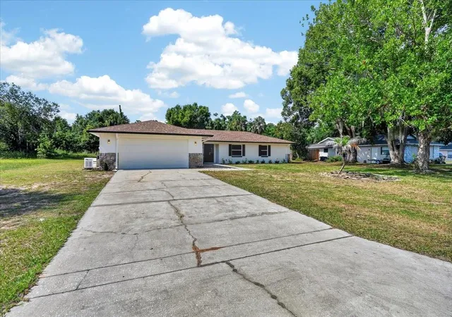 Homes for sale in Fruitland Park, FL | 5115 Mockingbird Ln, Fruitland Park, FL 34731 | MLS# TB8518699