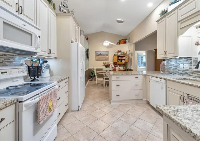 Photo 4 of Single family home for sale at 21830 King Edward Ct, Leesburg, FL 34748 | MLS# G5113678 | Listing updated on 2026-10-15