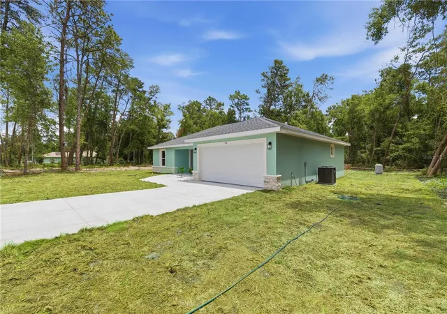 2nd image of 10 Bay Ln, Ocklawaha, FL 32179 | MLS# OM726558