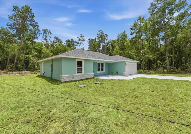 3rd image of 10 Bay Ln, Ocklawaha, FL 32179 | MLS# OM726558