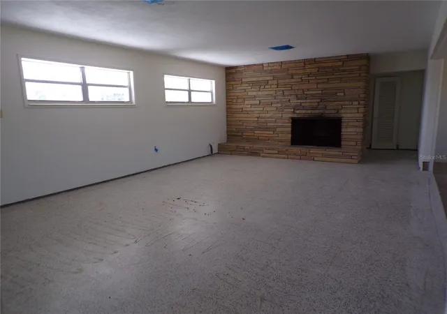 Photo 5 of Single family home for sale at 1124 Sunset Dr, Venice, FL 34285 | MLS# N6144699 | Listing updated on 2026-08-25