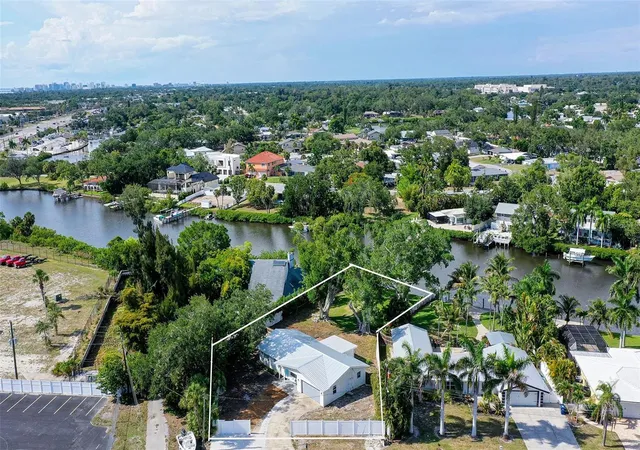 Photo 3 of Single family home for sale at 2103 Lusitania Dr, Sarasota, FL 34231 | MLS# A4696955 | Listing updated on 2026-07-27