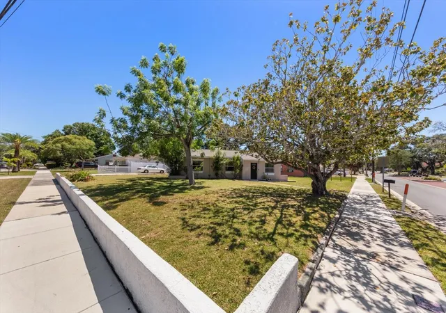 3rd image of 1135 Fairmont St, Clearwater, FL 33755 | MLS# TB8518753