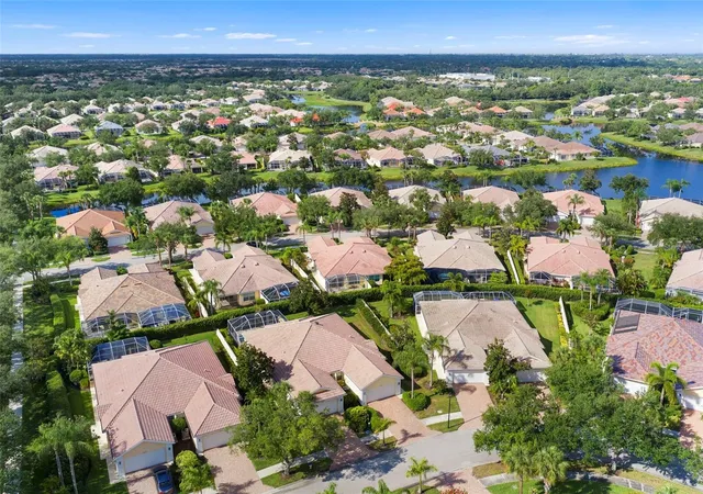 Photo 4 of House for sale at 5793 Ithaca Way, Sarasota, FL 34238 | MLS# A4696958 | Listing updated on 2026-09-15