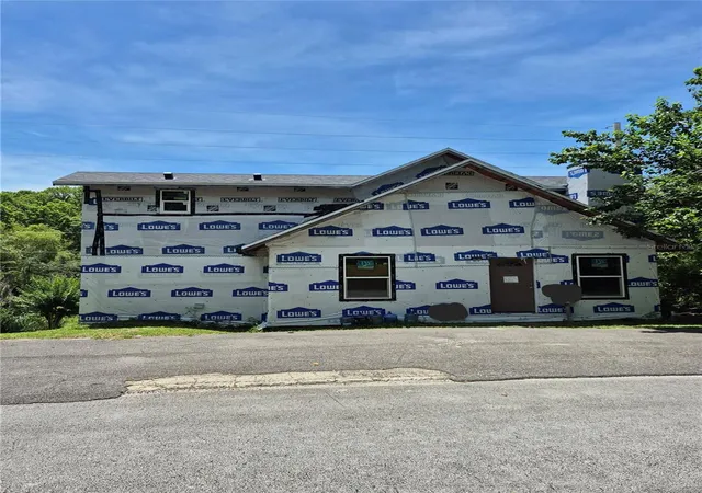 Homes for sale in De Leon Springs, FL | 5230 Park Ave, De Leon Springs, FL 32130 | MLS# A4696963
