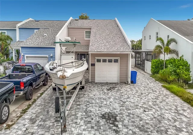 Photo 1 of Single family home for sale at 8725 Bay Pointe Dr, Tampa, FL 33615 | MLS# TB8518780 | Listing updated on 2026-09-26