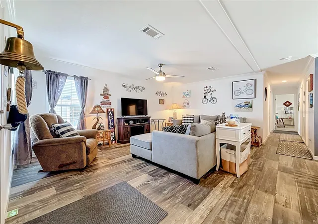 2nd image of 10485 Holiday Shores Dr #302, Largo, FL 33773 | MLS# TB8518786