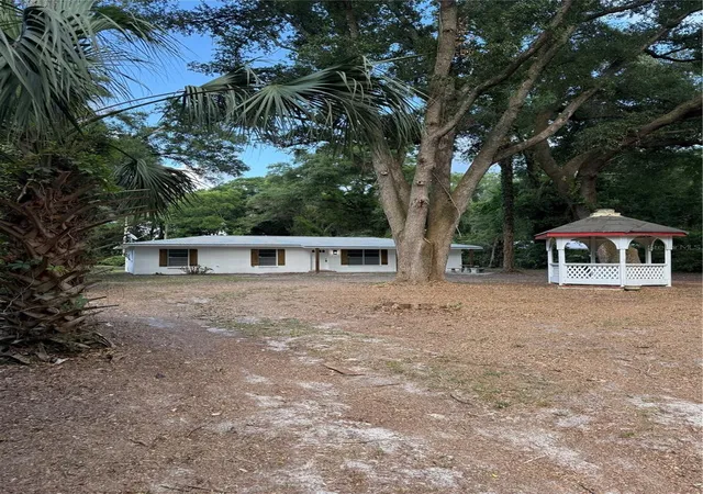 Photo 3 of Single family home for sale at 6989 Sw State Rd 26, Trenton, FL 32693 | MLS# R4911441 | Listing updated on 2026-09-16