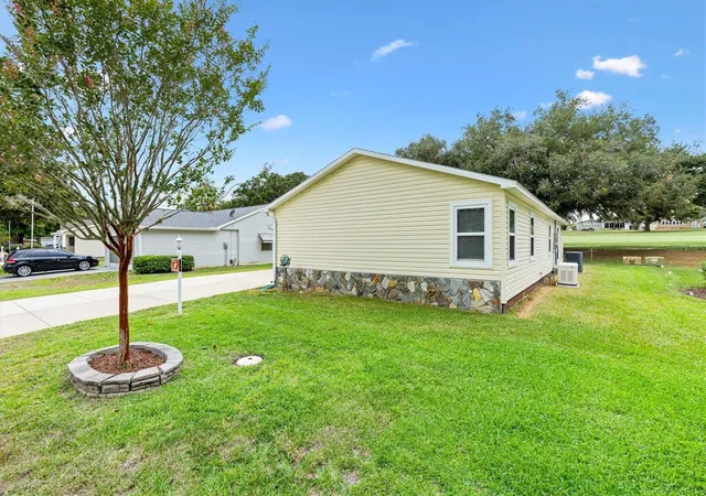 3rd image of 723 Heathrow Ave, Lady Lake, FL 32159 | MLS# G5113691