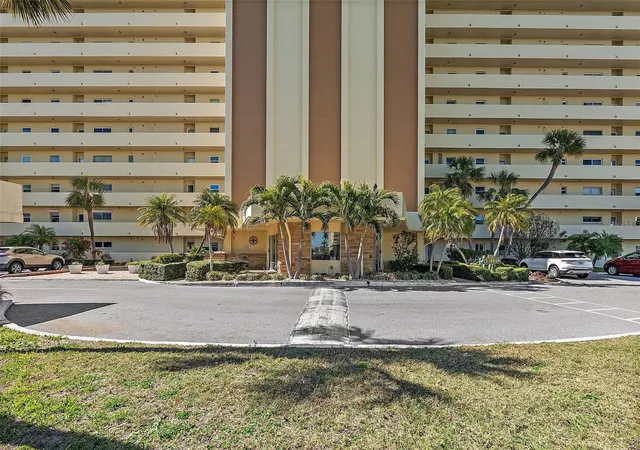 1st image of 4725 Cove Cir #704, Saint Petersburg, FL 33708 | MLS# TB8518815