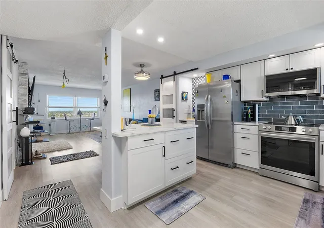 3rd image of 4725 Cove Cir #704, Saint Petersburg, FL 33708 | MLS# TB8518815