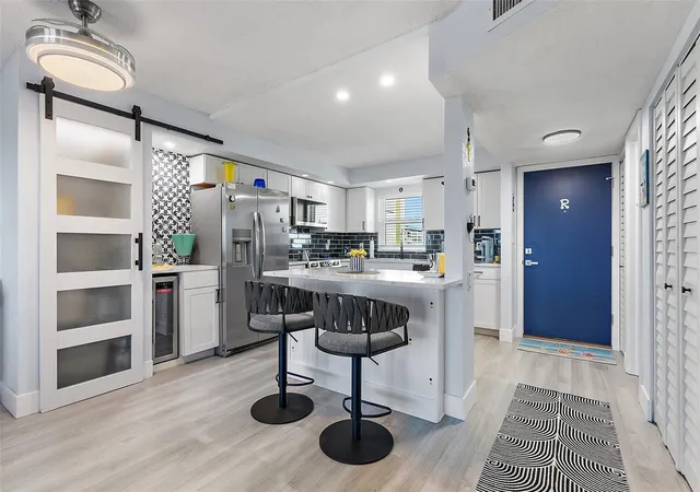 5th image of 4725 Cove Cir #704, Saint Petersburg, FL 33708 | MLS# TB8518815