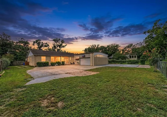 Homes for sale in Lutz, FL | 2216 Pinecrest Dr, Lutz, FL 33549 | MLS# TB8518844