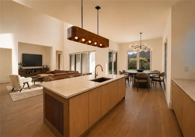 Photo 4 of Sale Pending at 2501 Lafayette Ave, Winter Park, FL 32789 | MLS# O6416565 | Listing updated on 2026-09-02